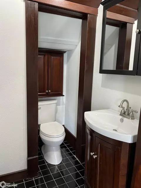 Bath - 415 7th St, Murray, IA 50174 photo 1 of 5
