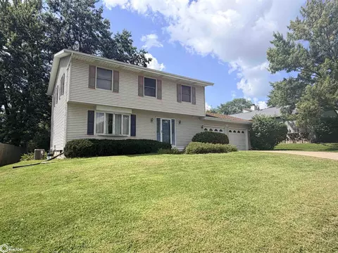 1302 Hilltop Ln, Fairfield, IA 52556