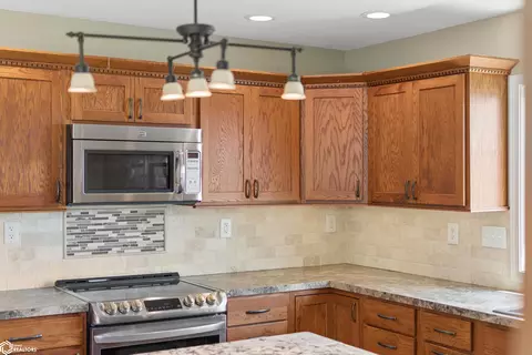 Kitchen - 1995 Pine Ave, Garner, IA 50438 photo 6 of 7