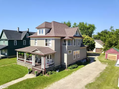1137 West St, Grinnell, IA 50112