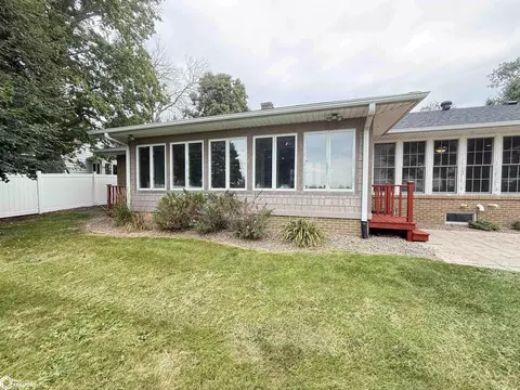 Exterior - 715 4th Ave SE, Hampton, IA 50441 photo 7 of 8