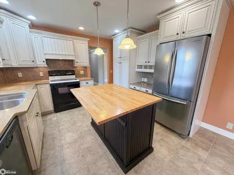 Kitchen - 715 4th Ave SE, Hampton, IA 50441 photo 3 of 4