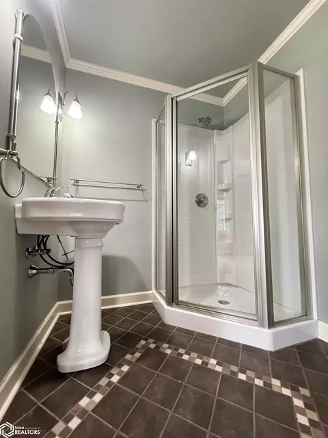 Bath - 715 4th Ave SE, Hampton, IA 50441 photo 4 of 5