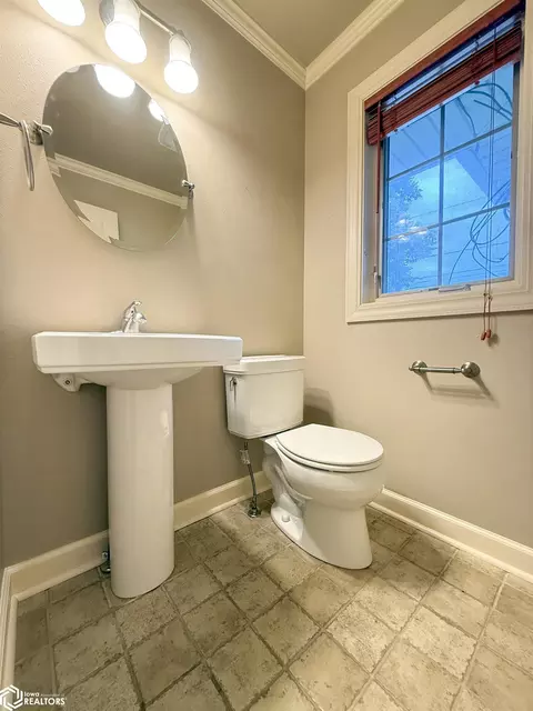 Bath - 715 4th Ave SE, Hampton, IA 50441 photo 1 of 5