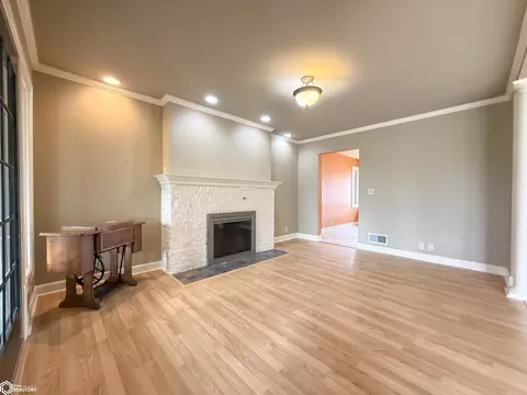 Living - 715 4th Ave SE, Hampton, IA 50441 photo 1 of 7