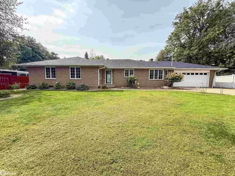 Exterior - 715 4th Ave SE, Hampton, IA 50441 photo 2 of 8