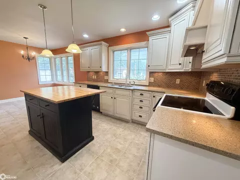 Kitchen - 715 4th Ave SE, Hampton, IA 50441 photo 1 of 4