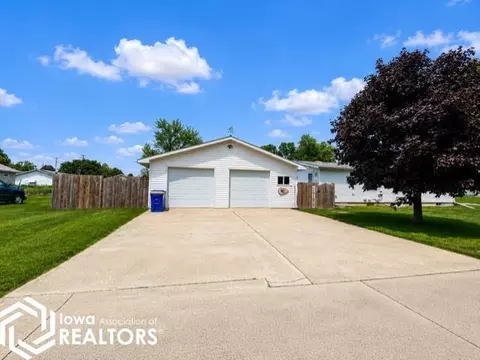 280 W Center St, Britt, IA 50423