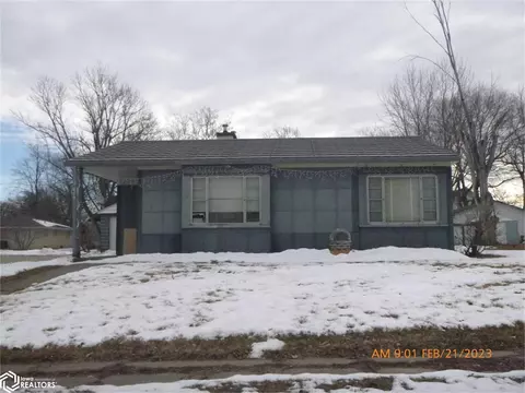 415 S Main St, Sigourney, IA 52591