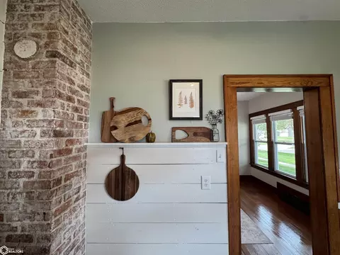 Entry Way - 808 Ring St, Mapleton, IA 51034 photo 5 of 7