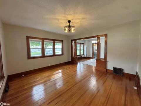 Living - 808 Ring St, Mapleton, IA 51034 photo 2 of 9
