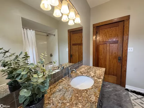 Bath - 808 Ring St, Mapleton, IA 51034 photo 1 of 6