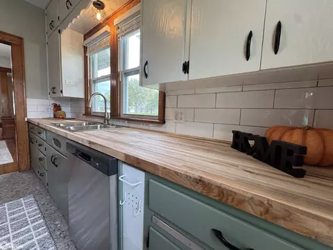 Kitchen - 808 Ring St, Mapleton, IA 51034 photo 5 of 12