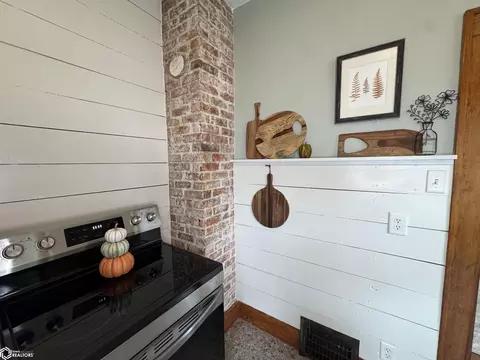 Kitchen - 808 Ring St, Mapleton, IA 51034 photo 9 of 12