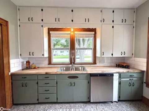 Kitchen - 808 Ring St, Mapleton, IA 51034 photo 4 of 12