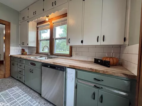 Kitchen - 808 Ring St, Mapleton, IA 51034 photo 1 of 12