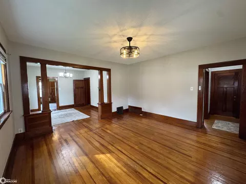 Living - 808 Ring St, Mapleton, IA 51034 photo 4 of 9