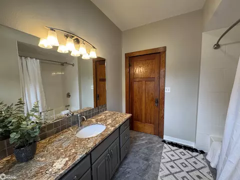 Bath - 808 Ring St, Mapleton, IA 51034 photo 3 of 6