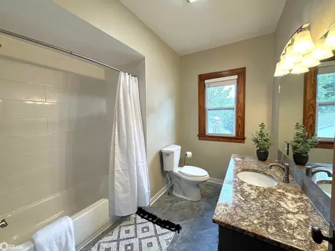 Bath - 808 Ring St, Mapleton, IA 51034 photo 2 of 6