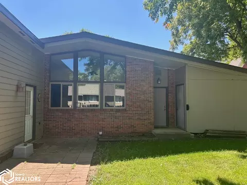 1005 N 1st Ave, Estherville, IA 51334