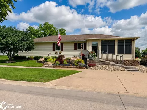 110 NW 2nd St, Buffalo Center, IA 50424