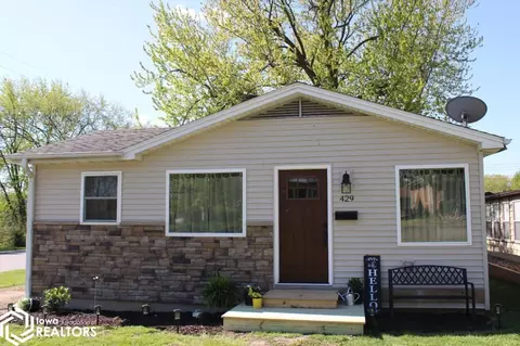 429 E Glasgow St, West Burlington, IA 52655