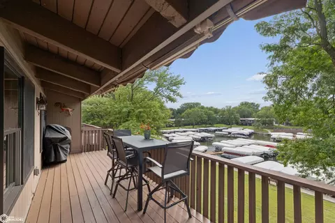 2700 N Shore Dr #M27A, Clear Lake, IA 50428