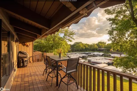 2700 N Shore Dr #M27A, Clear Lake, IA 50428