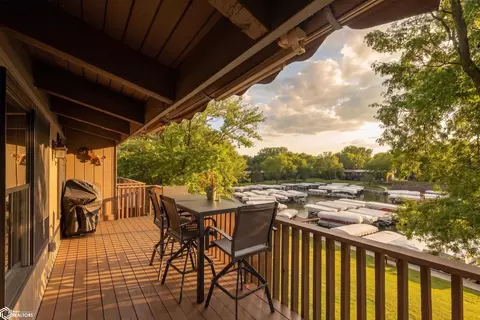 2700 N Shore Dr #M-27A, Clear Lake, IA 50428