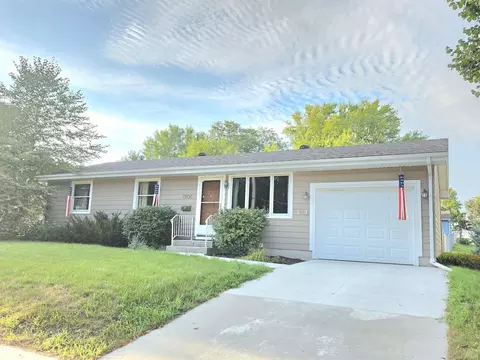 1906 Main Ave, Clear Lake, IA 50428