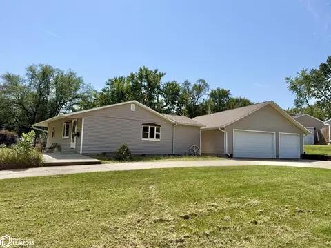 701 E 27th St S, Newton, IA 50208