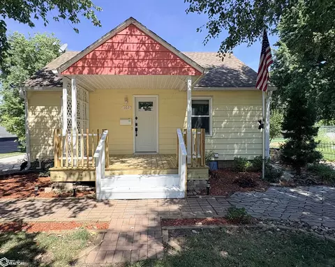 107 14th Ave E, Oskaloosa, IA 52577