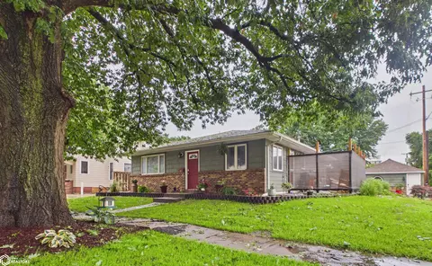 411 C Ave W, Oskaloosa, IA 52577