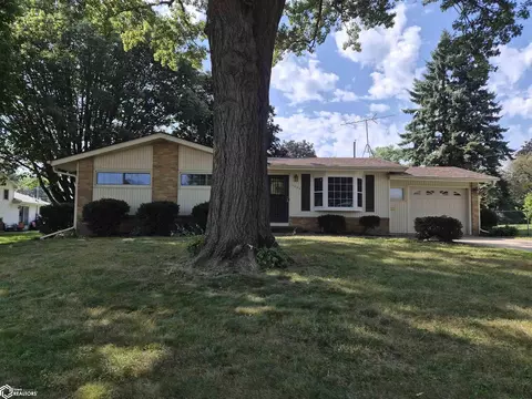 2205 N 3rd Ave E, Newton, IA 50208