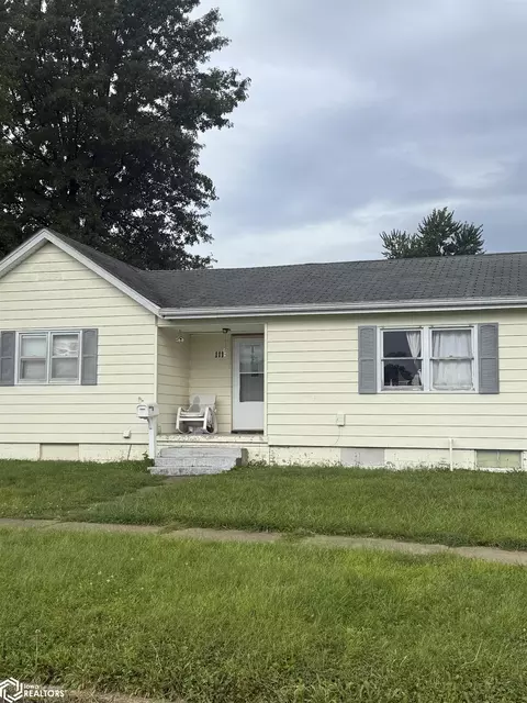 111 S 13th St, Marshalltown, IA 50158