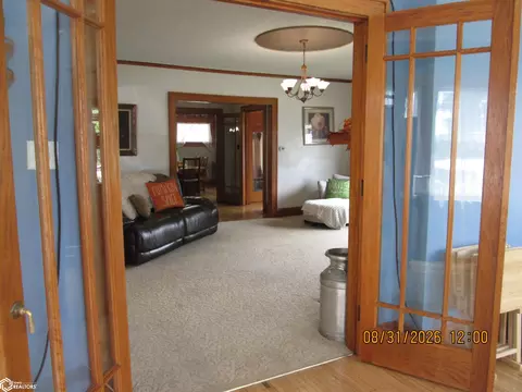 Entry Way - 409 E 7th St, Atlantic, IA 50022 photo 4 of 6