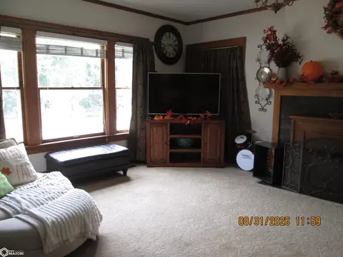 Living - 409 E 7th St, Atlantic, IA 50022 photo 2 of 3