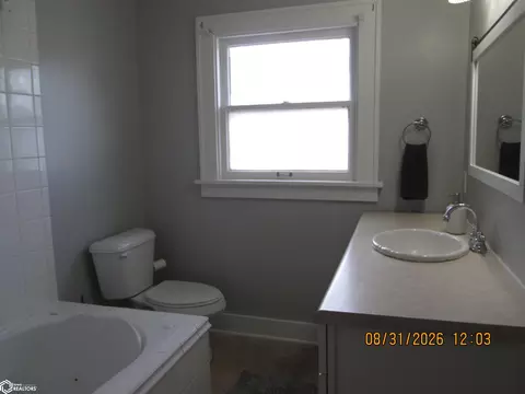 Bath - 409 E 7th St, Atlantic, IA 50022 photo 1 of 3