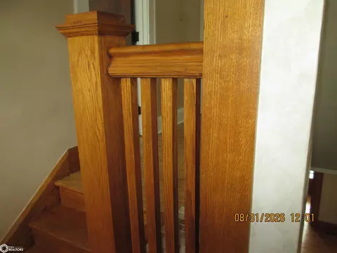 Entry Way - 409 E 7th St, Atlantic, IA 50022 photo 5 of 6