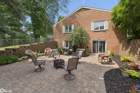 15 Timberlane Dr, Clear Lake, IA 50428