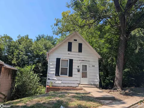 1317 Griswold St, Burlington, IA 52601