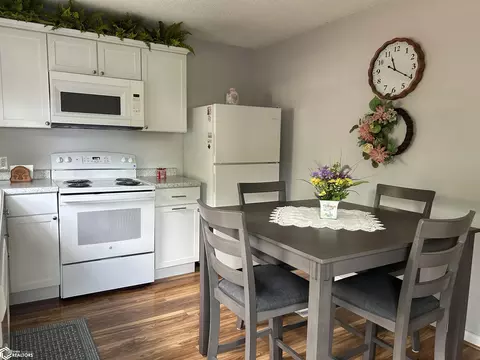 Kitchen - 220 5th Ave NE, Hampton, IA 50441 photo 4 of 4