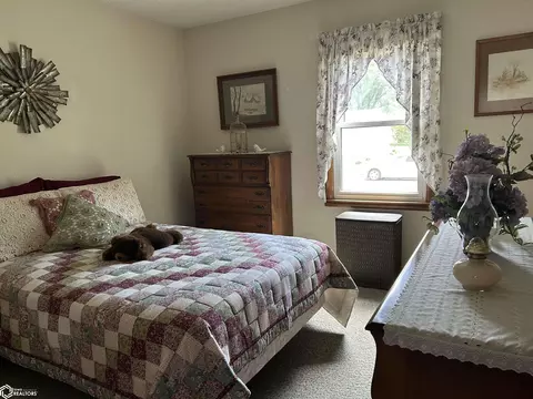 Bedroom - 220 5th Ave NE, Hampton, IA 50441 photo 5 of 8