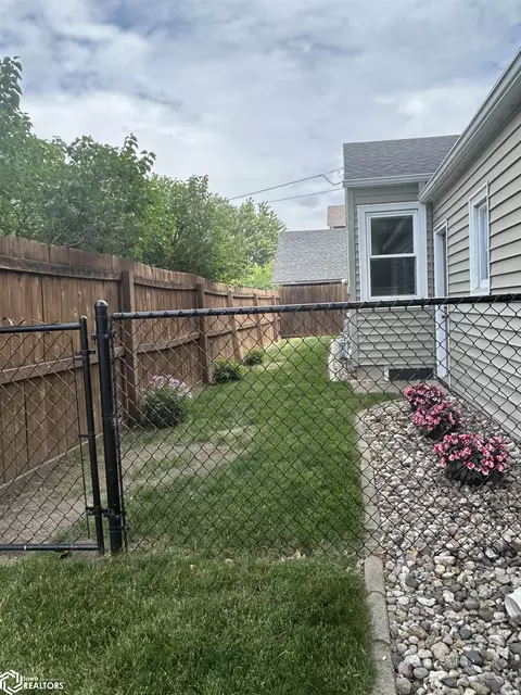Exterior - 220 5th Ave NE, Hampton, IA 50441 photo 1 of 2