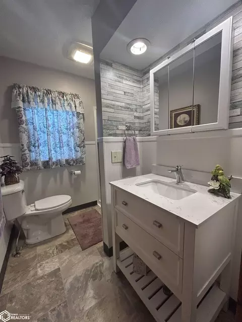 Bath - 220 5th Ave NE, Hampton, IA 50441 photo 2 of 4