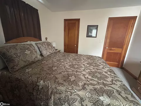 Bedroom - 220 5th Ave NE, Hampton, IA 50441 photo 3 of 8