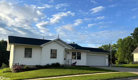 412 3rd St, Victor, IA 52347