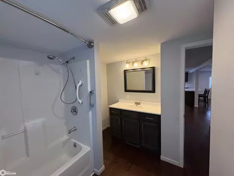 Bath - 215 E Short St, Centerville, IA 52544 photo 2 of 2