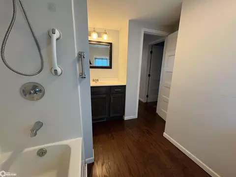 Bath - 215 E Short St, Centerville, IA 52544 photo 1 of 2