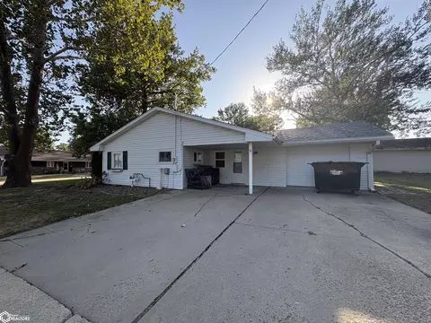 Exterior - 215 E Short St, Centerville, IA 52544 photo 3 of 3